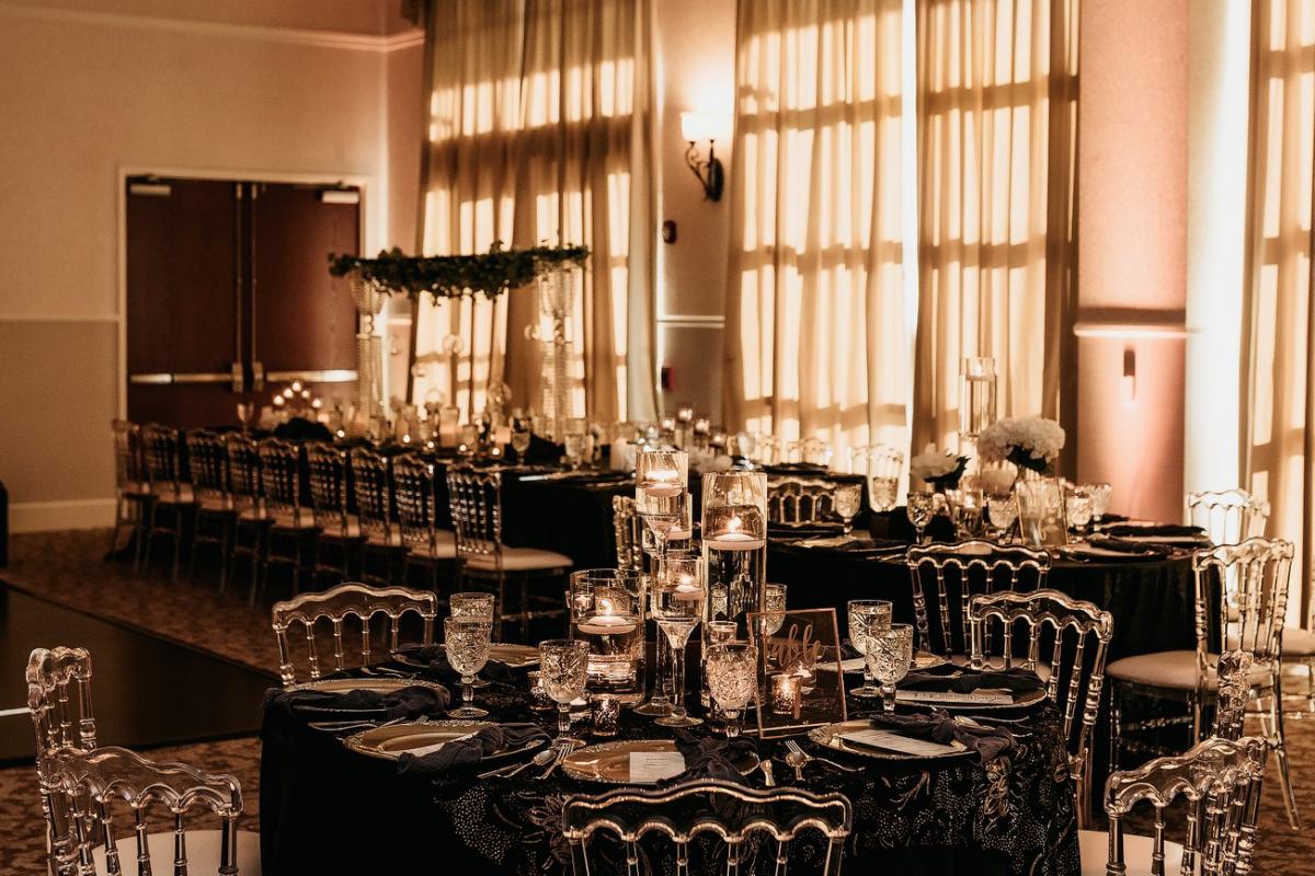 Reception with a mix of round and long tables